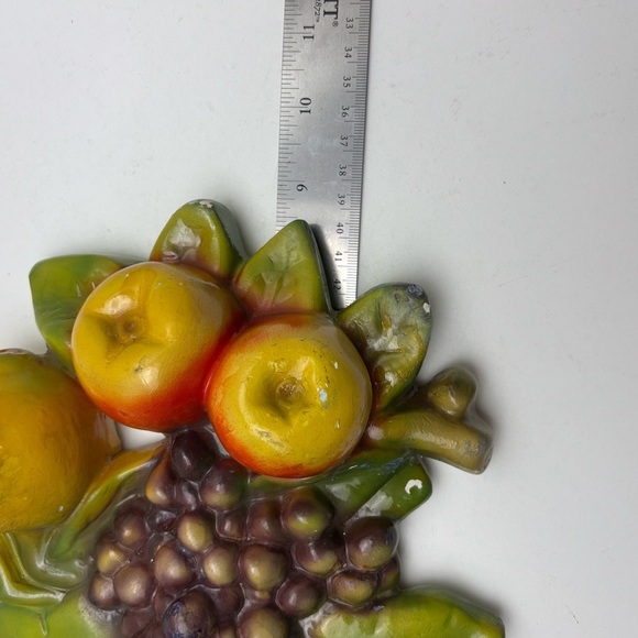 Beautiful 1950s chalkware assorted fruits wall hanging from Devon Ware - Picture 8 of 9